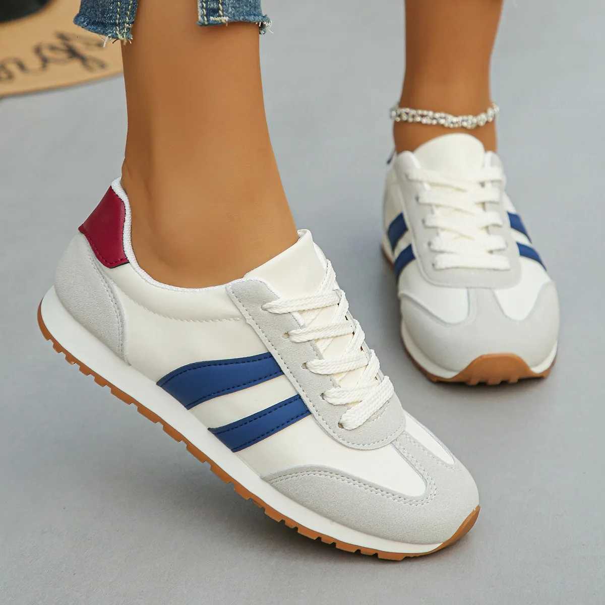 Womens Casual Lightweight Breathable Sport Shoes 2025 Spring Autumn New All-match Running Sneakers Zapatos De Mujer Tenis Jeans X251104