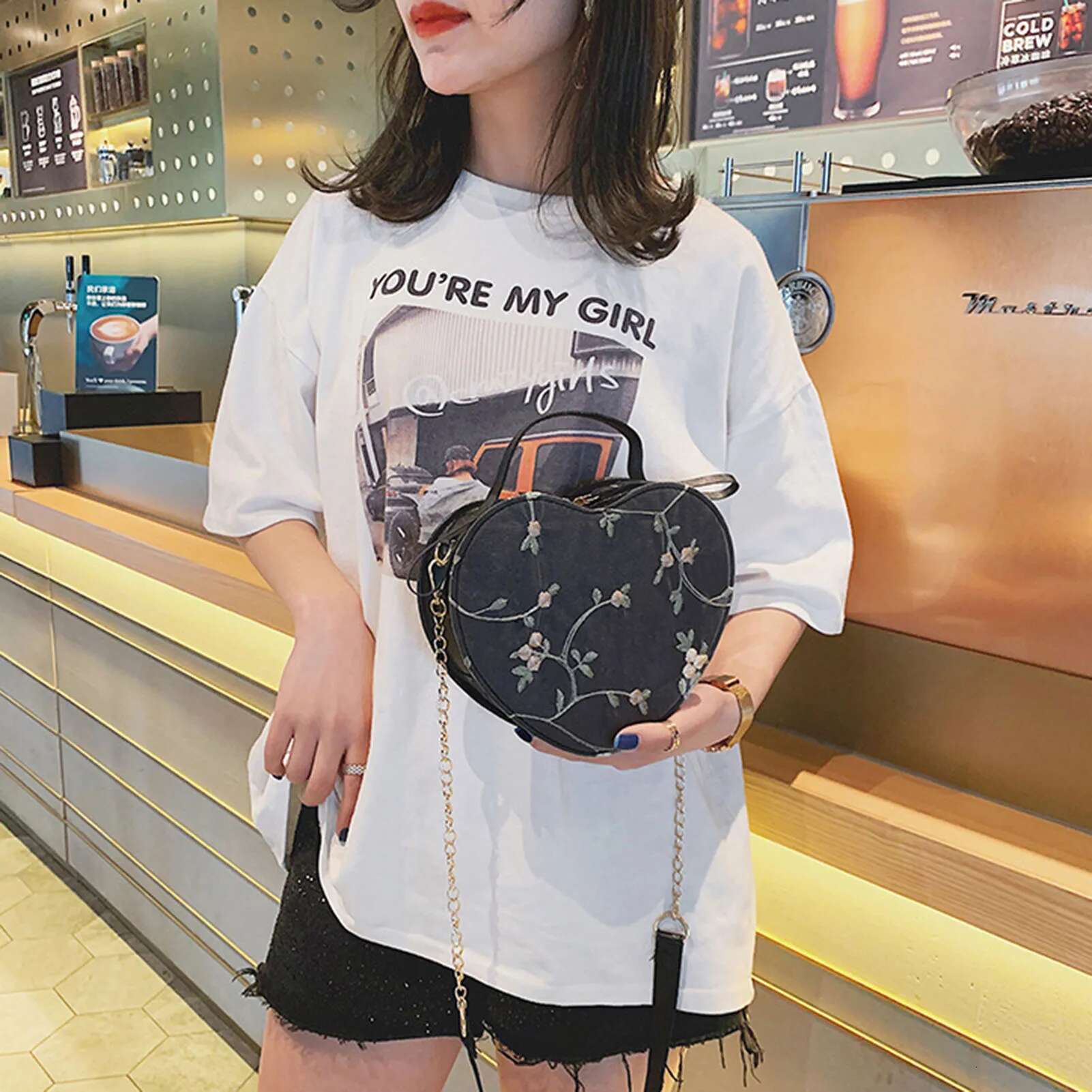 New Women s Sweet Crossbody Bag PU Leather leisure Lace and Lace Pattern Handbag trend Designer Suitable for Commuting Business Travel