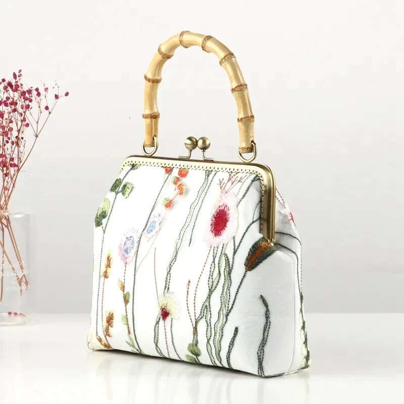 NEW Embroidery Wers Spring Shell Lock Hand Bags Chic Lay Women's Handbags Purses Chain Women Shoulder Crossbody Bag