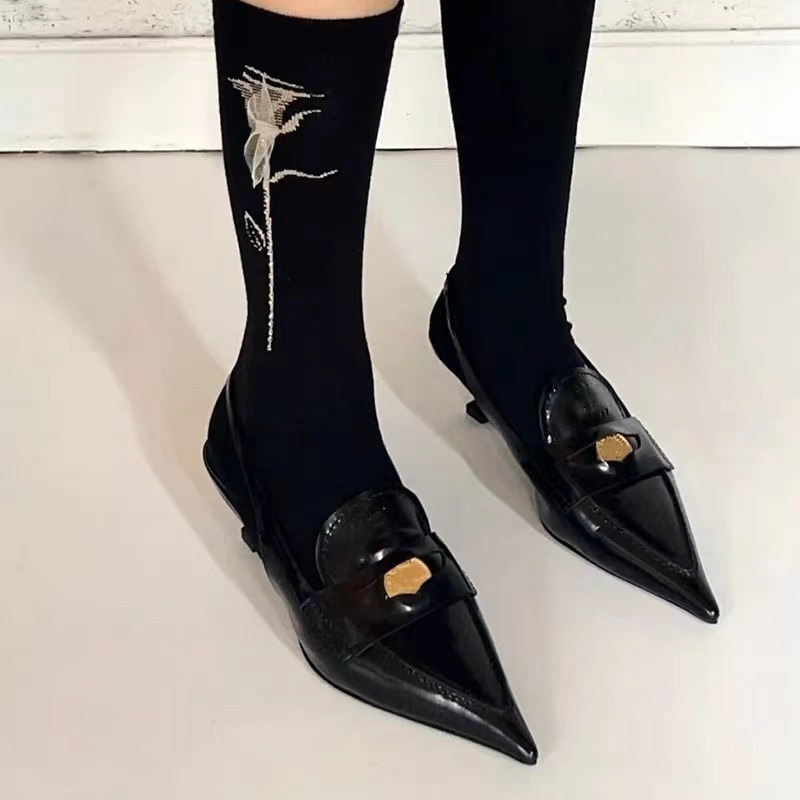 designer shoes 2025 Women's gold coin pointed-toe cat high-heeled sandals runway style closed-toe shallow-mouthed high heels French retro single 