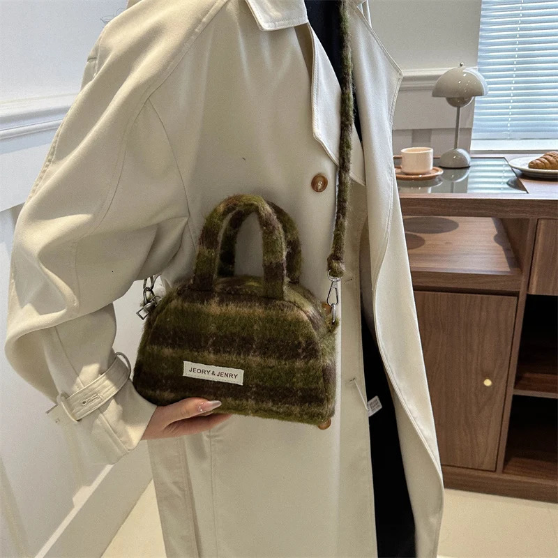 Fashion Retro Plush Plaid Womens Shoulder Bag Casual Retro Ladies Woolen Crossbody Bags Female Change Purse Tote Handbags251104ww