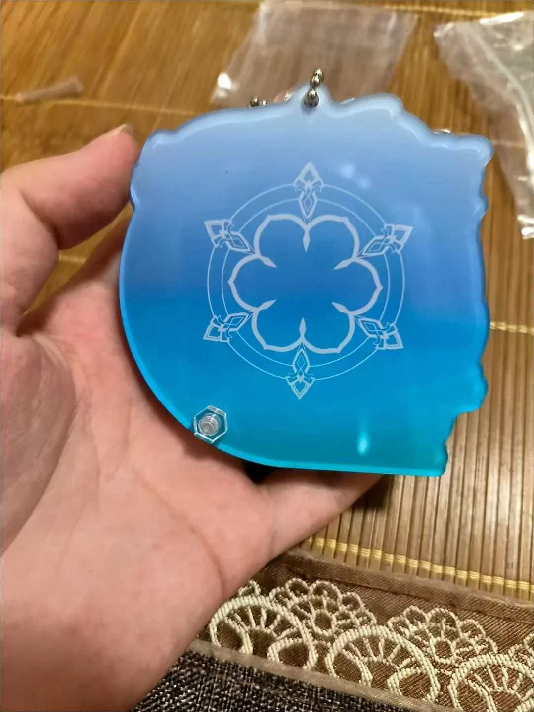 Game Keychain Wanderer Kabukimono Balladeer Ita bag 58mm Badge Display Ornament Acrylic Display Brick Badge Display Stand GiftW251103