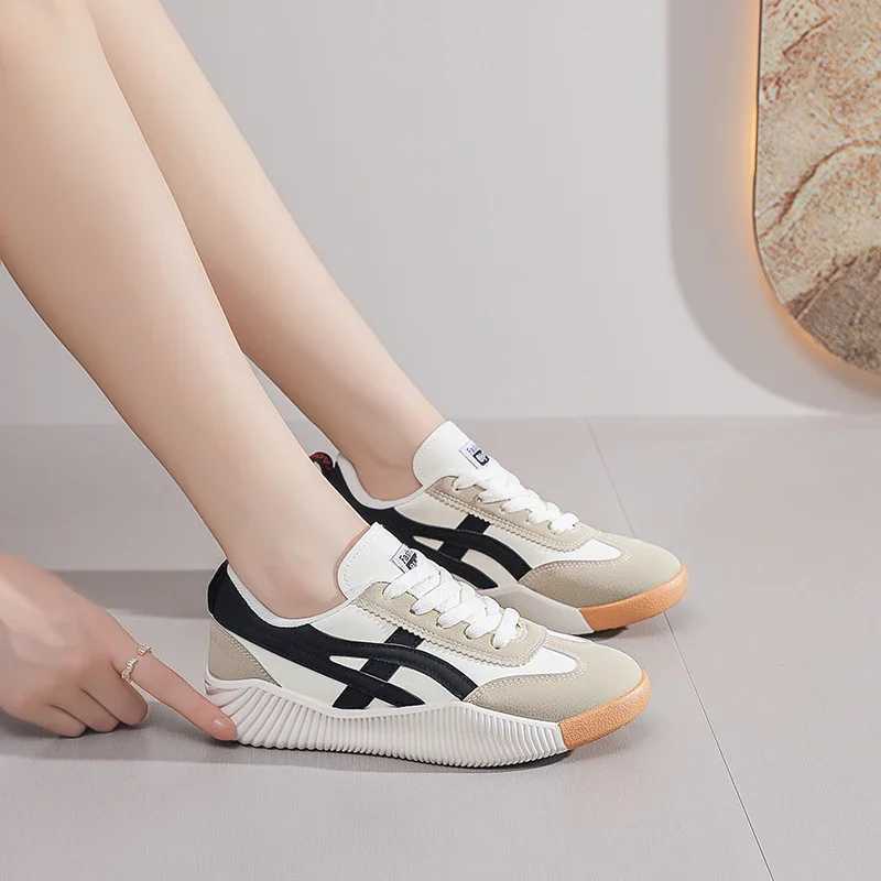 2024 Womens Sports Shoes Outdoor Lightweight Casual Walking Shoes Fashion Breathable Student Edition Flat Vulcanized Shoes Z250403