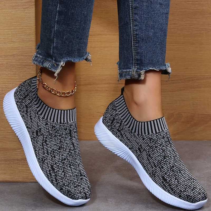2022 Womens Sports Shoes Fashion Socks Shoes Breathable Casual Sports Shoes Summer Vulcanized Shoes Womens Machine Tenis Feminino Apartment Z250403