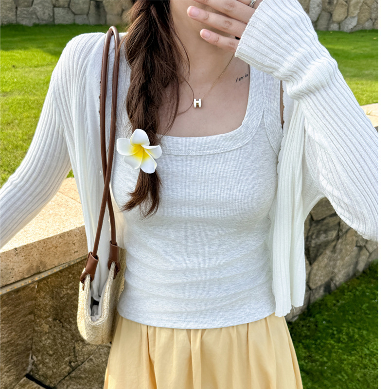 Q carefully selects threaded knitted camisole as the base for womens inner wear square neck small vest for spring and summer hot girls with a high-end