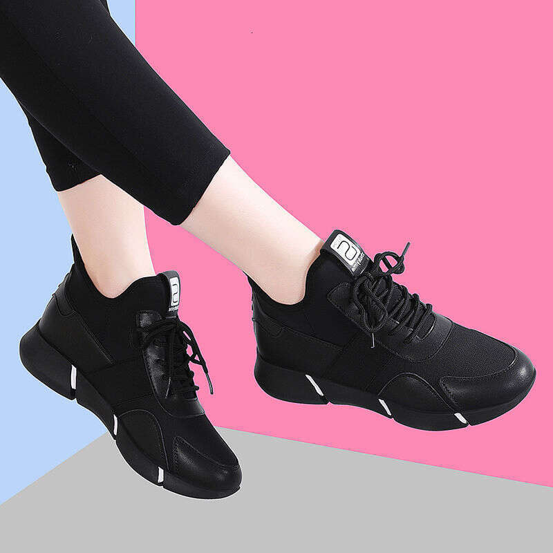 2024 New Women's Old Beijing Cloth Sports and Leisure Running Soft soled Loose Comfortable Work Travel Shoes for Women