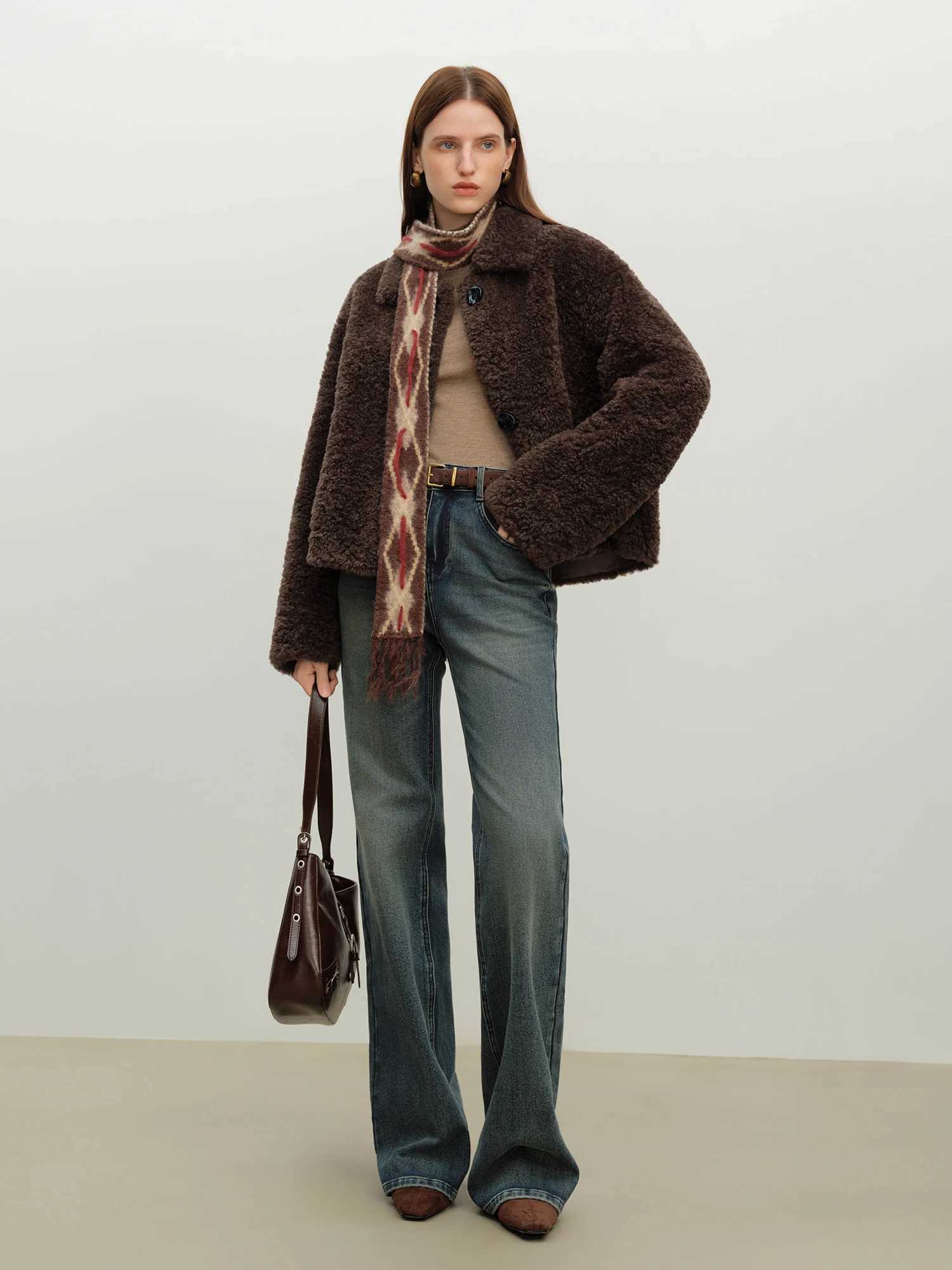 ZIQIAO Womens 2025 Winter New Brown Faux Lambswool Cropped Coat Warm Vintage Commuting Chic Hot Girls Temperament J251103