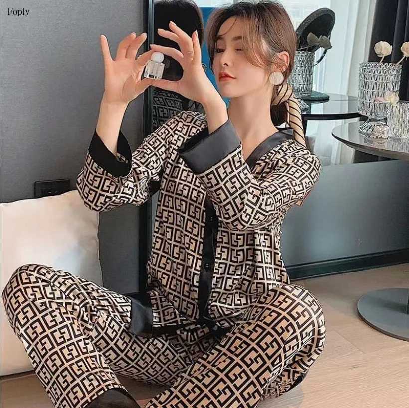 Designer Summer Pajamas Woman New Ice Silk Pyjamas Homewear Set Girls Long-Sleeved V-Neck Cardigan Simulation Silk Lapel Pijamas Homewear Y251104