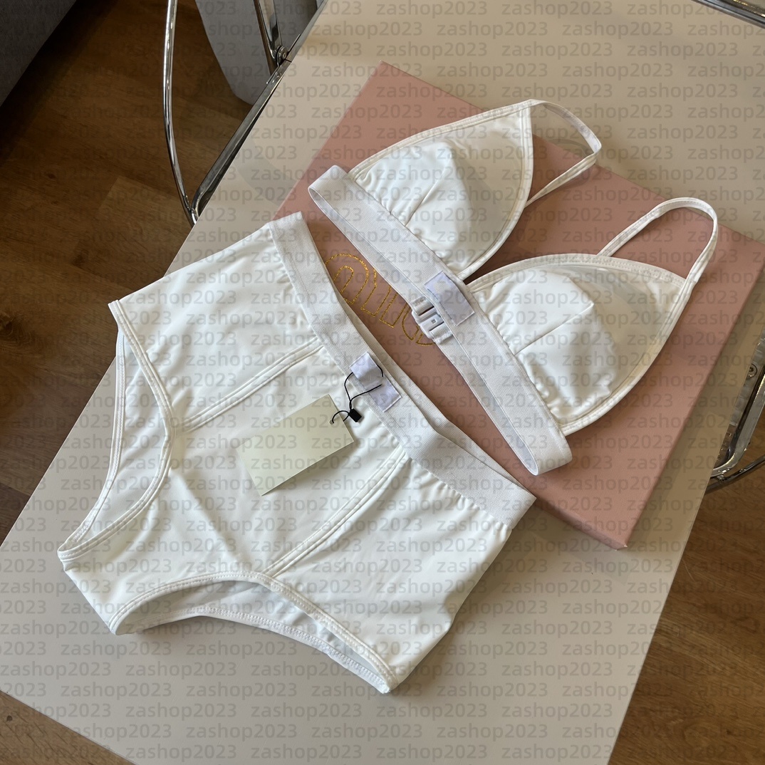 Elegant Women's Bathing Trssold Contrôle combo Bikini de plage à la mode idéal pour les sorties de vacances détendues D196652