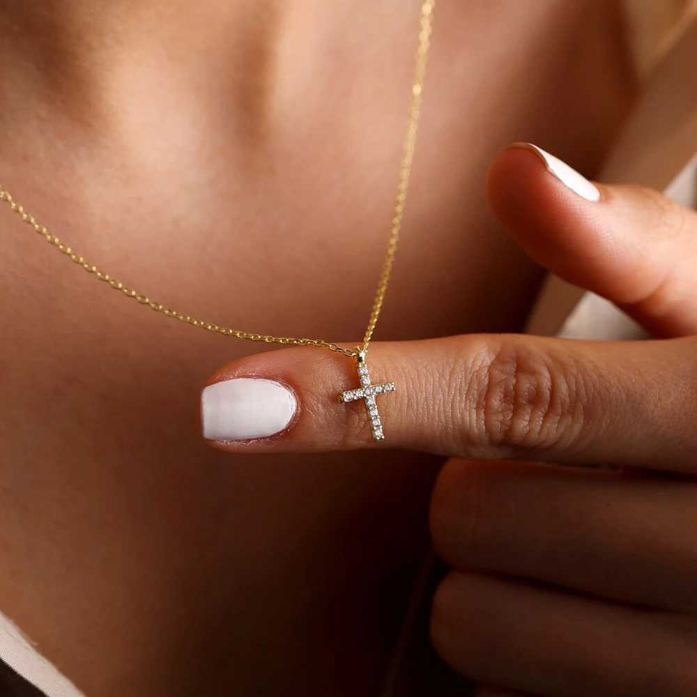 Cubic Zirconia Crucifix Cross Neckalce for Women Simple Layered JewelryXJ251104