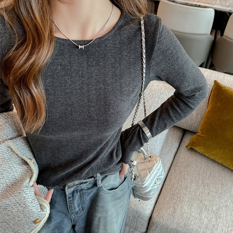 Carefully selected shoulder length long sleeved top for women in spring autumn and winter paired with a new round neck for a luxurious lookC anb ew or