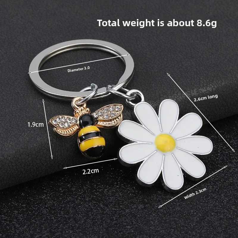 Vintage 3D HighRelief Bee Flower Metal Laser Personalization Keychain Chain Badge Alloy Keyring Ring Backpack CarW251103