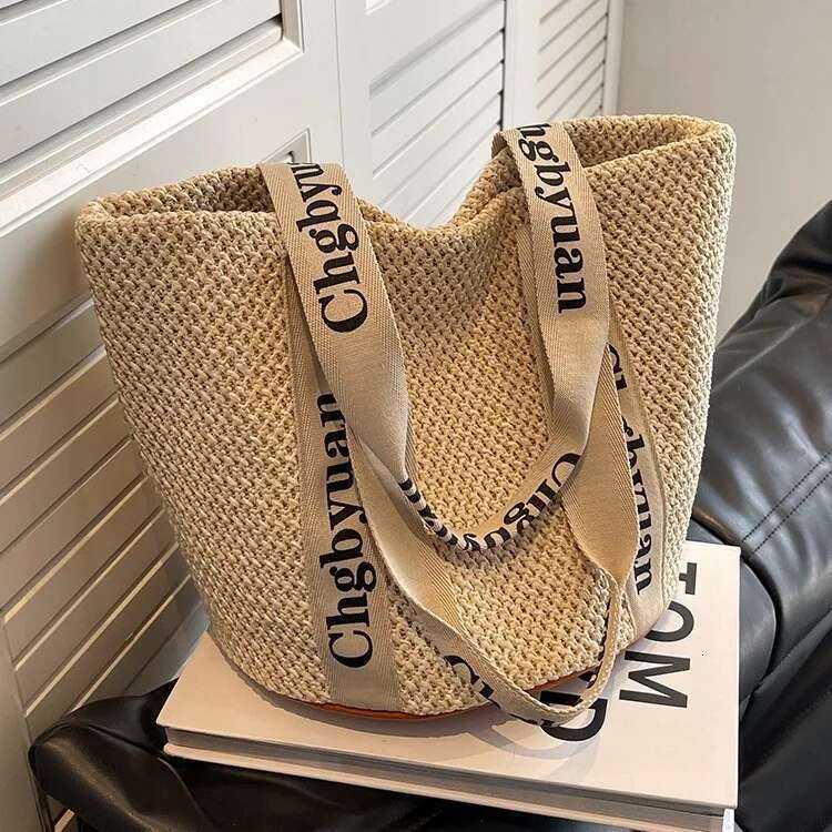 2025 New Woven Straw Bag Designer Women's Large Capacity Autumn/Winter New Full Shoulder Beach Commuter Bucket Bag Trendy Shoulder Bag4