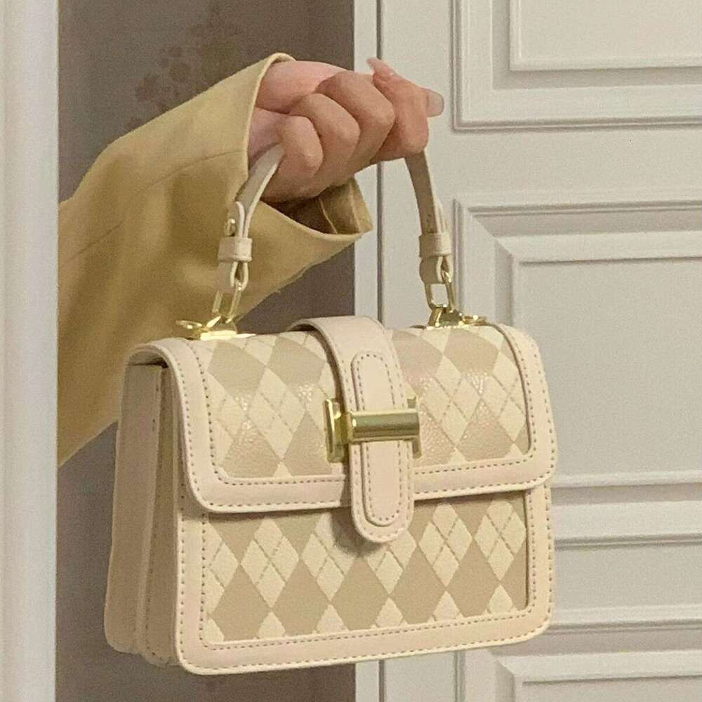 Guangzhou Sense Lingge Handheld Women's New Fashion Versatile Commuter One Shoulder Crossbody Small Square Bag