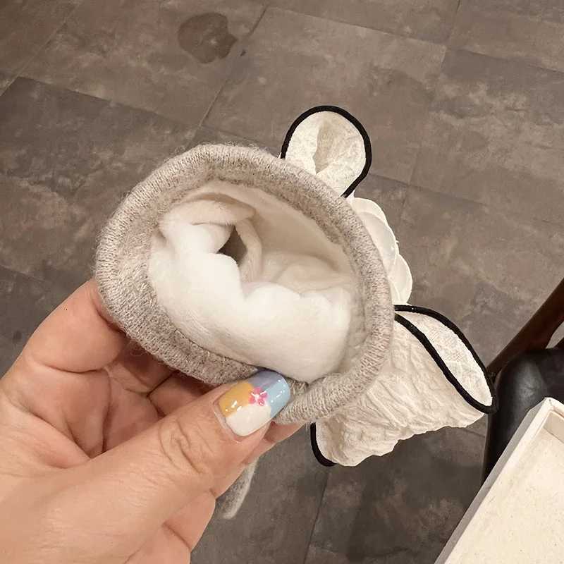 Winter Cashmere Gloves Women Luxury Brand Designer Rhinestone Big Flower Wool Mittens Female Touchable Cycling Warm Gloves GiftL251104