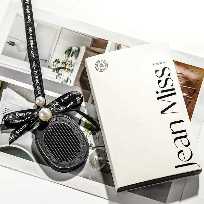 Car Aromatherapy Long Lasting Fragrance Car Perfume Interior High-end Decoration Home Bedroom Wardrobe Fragrance Pendant Perfume H251104