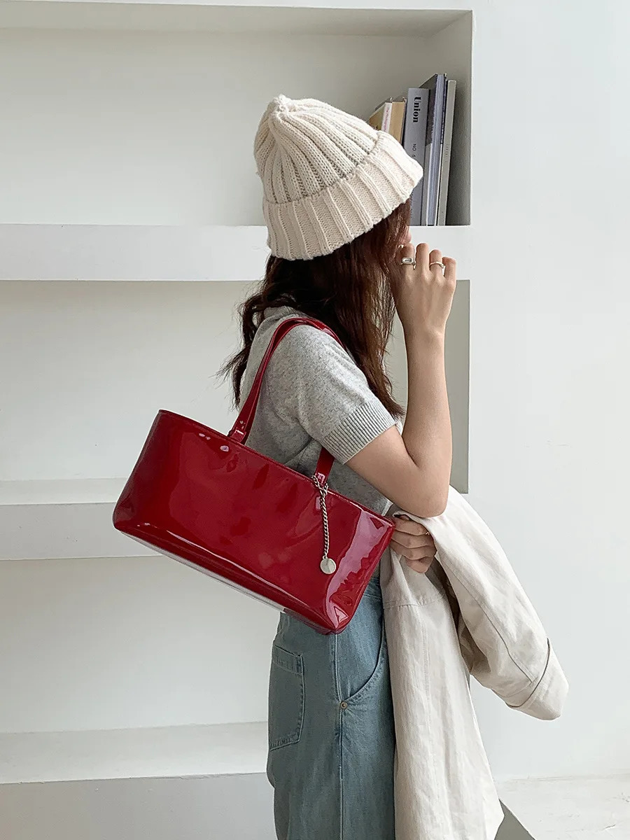 Womens lace leather shiny surface handbag large capacity red shoulder lower arm bag fashion simple style solid handbag 250402