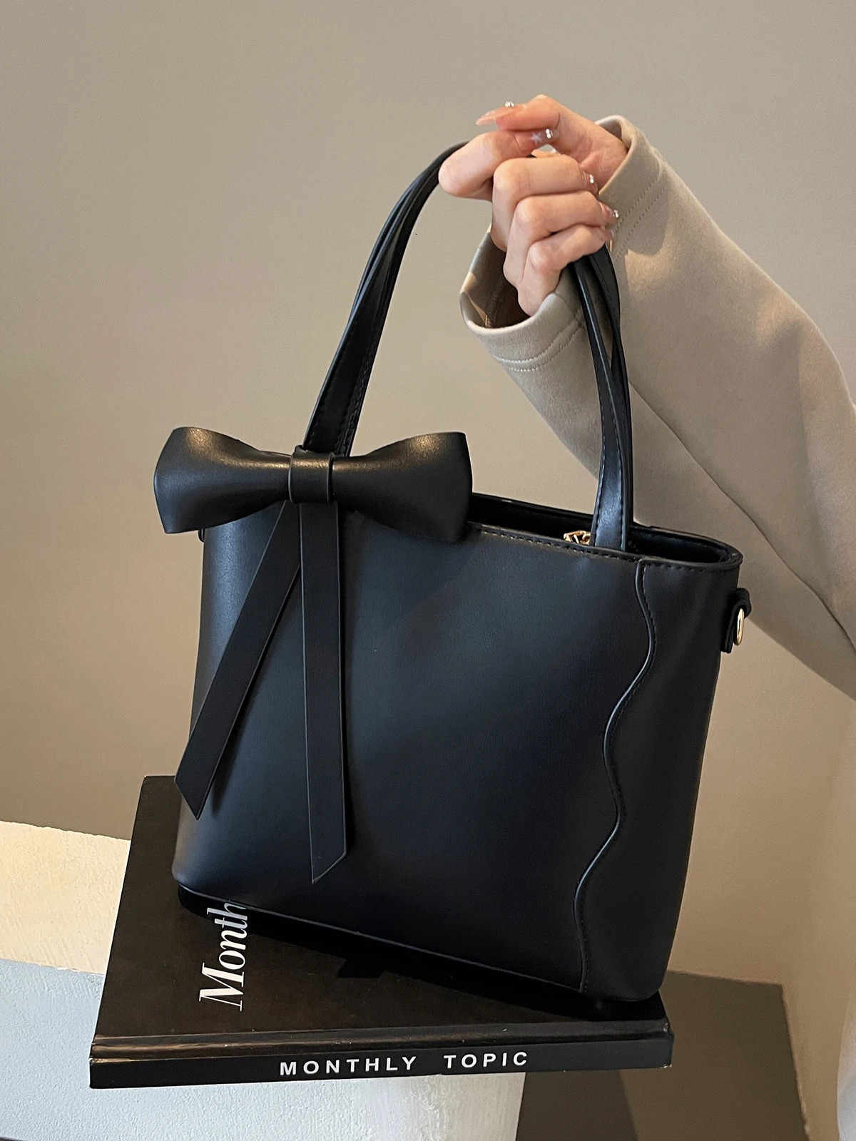 Womens PU Leather Cross body Bag Y2K Korean Fashion Handbag Womens Shoulder Bag Womens Simple Handbag and Wallet 250402