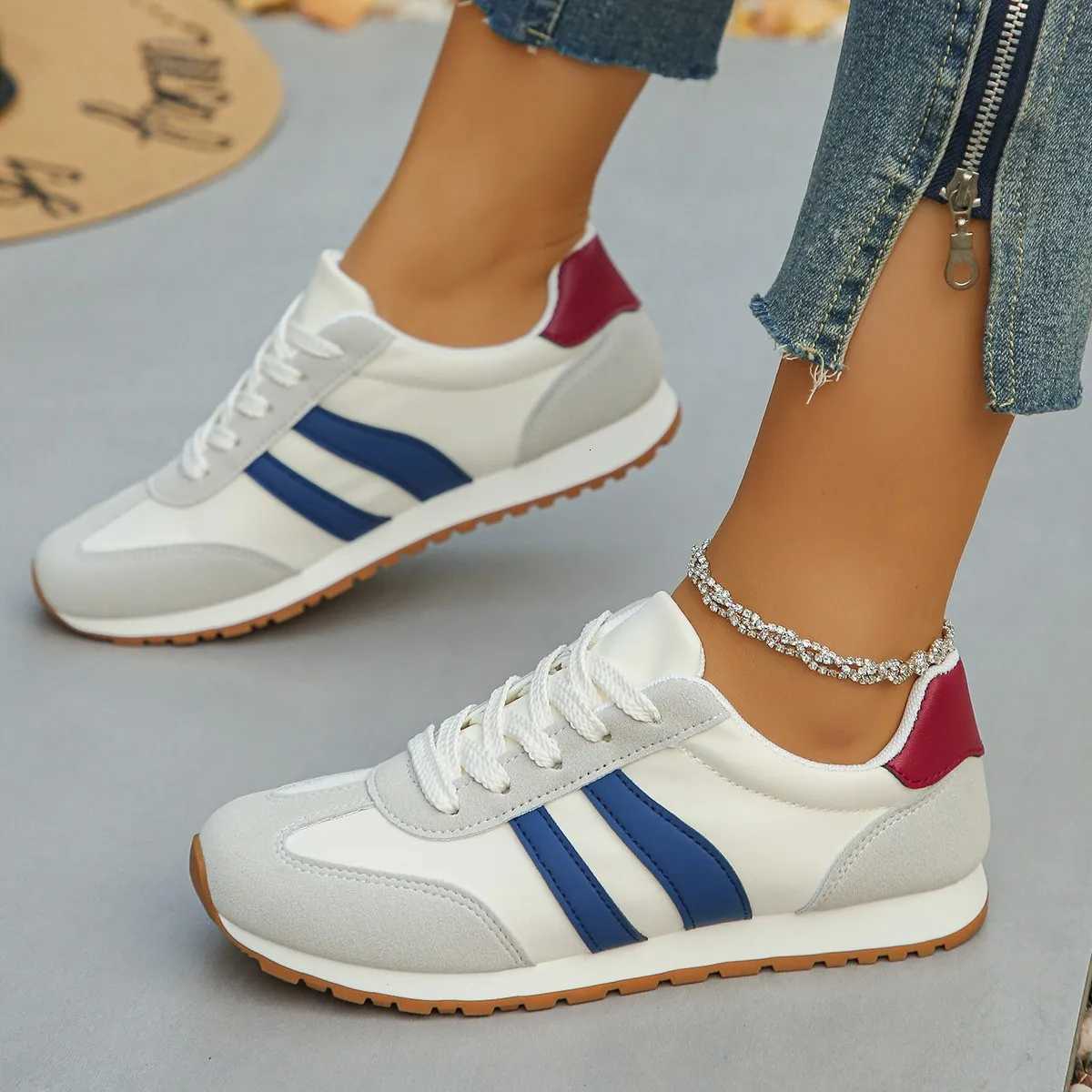 Womens Casual Lightweight Breathable Sport Shoes 2025 Spring Autumn New All-match Running Sneakers Zapatos De Mujer Tenis Jeans X251104