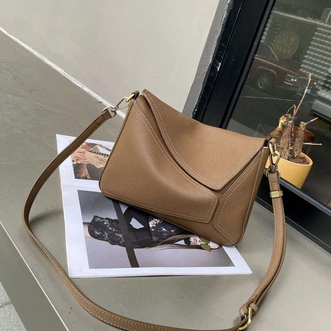 Top Layer Cowhide Square 2025 New Niche Soft Genuine Leather Splicing Design Fashionable Ladies One-Shoulder Crossbody Bag