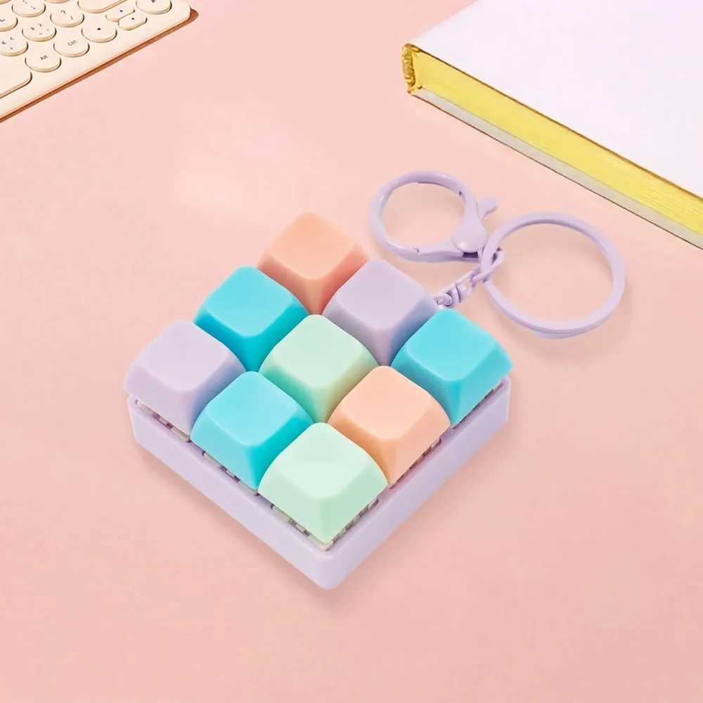 Fidget Decompression 9 Keyboard Key Toy For Adults Antistress Toys Boys Girls Anti Stress Finger Keyboard Games KeychainW251103