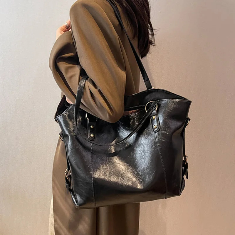 Large capacity womens shoulder bag fashionable homeless shopping bag solid color soft leather cross body handbag womens travel handbag 250402