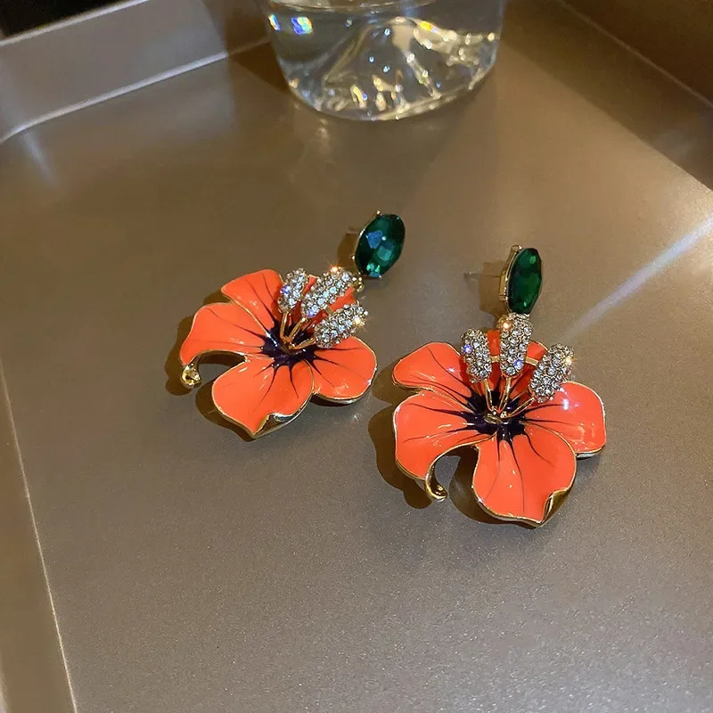 Korean style orange enamel flower drop earrings suitable for women green crystal pendant party jewelry 250326