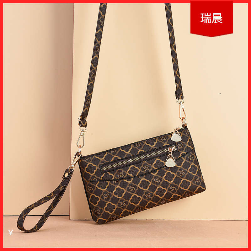 Middle aged 2022 new fashionable women's handbag Korean version simple change mom single shoulder crossbody bag