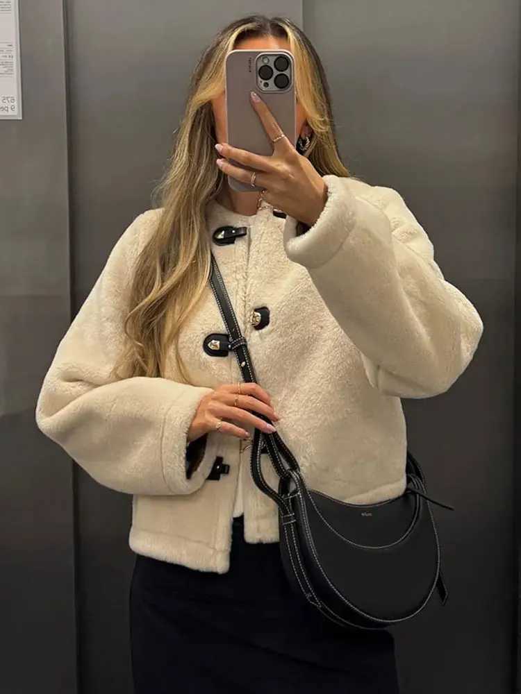 HH Woman Autumn Casual Fur Coats Long Sleeve ONeck Single Breasted With Pockets Loose Jacket Female Winter Warm Short Coat J251103