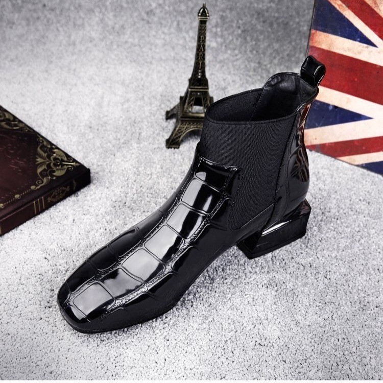 2025 new short patent leather flat bottomed square toe side zipper with velvet British designer fashionable women's bare boots
