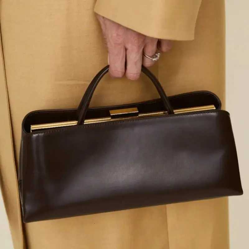Chocolate clair Bag New Luxury Designer Shoulder Handbag Fashionable Top Handle Baguette Bag Ladies Elegant Clip bag X251104