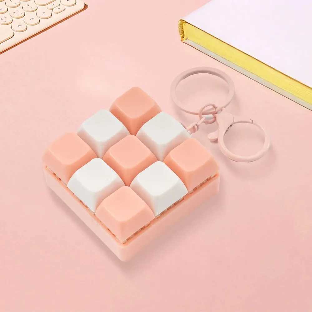 Fidget Decompression 9 Keyboard Key Toy For Adults Antistress Toys Boys Girls Anti Stress Finger Keyboard Games KeychainW251103