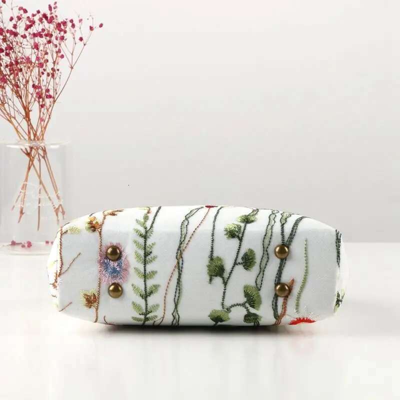 NEW Embroidery Wers Spring Shell Lock Hand Bags Chic Lay Women's Handbags Purses Chain Women Shoulder Crossbody Bag