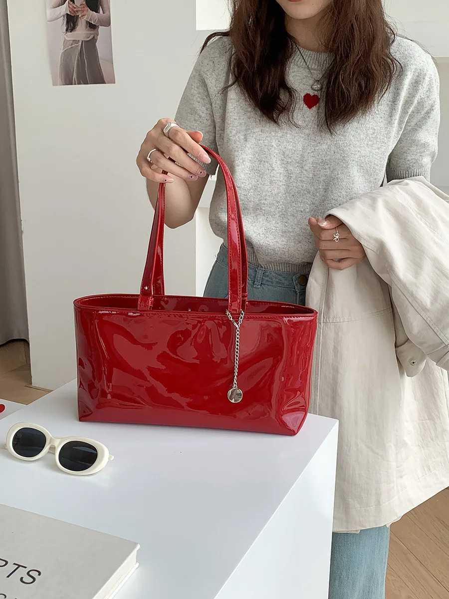 Womens lace leather shiny surface handbag large capacity red shoulder lower arm bag fashion simple style solid handbag 250402