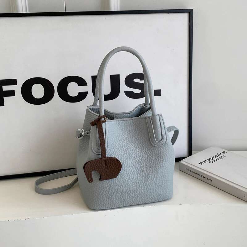 Fashion Simple PU Bucket Handbags Hasp Solid Small Tote Sense Of High Quality Shoulder Bags For Women 2024 Classic Style