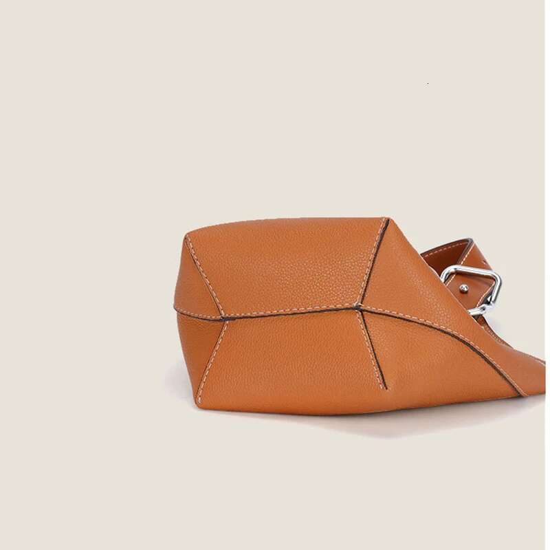 Genuine Leather Bucket 2025 Niche Design Cowhide Irregular Vintage One-Shoulder Crossbody Fashion Ladies Hand Tote Bag