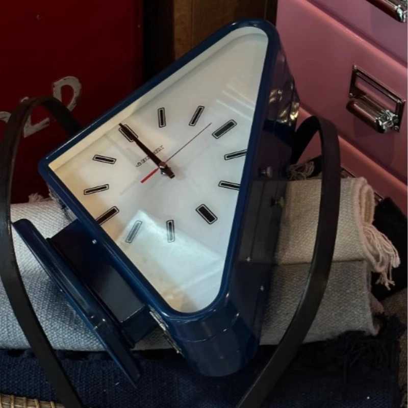 Living Room Minimsm Clocks Two-sided Wall Clocks Triangle Modern Clock Mechanism Silent Design Clock Watch for Decoration C251104