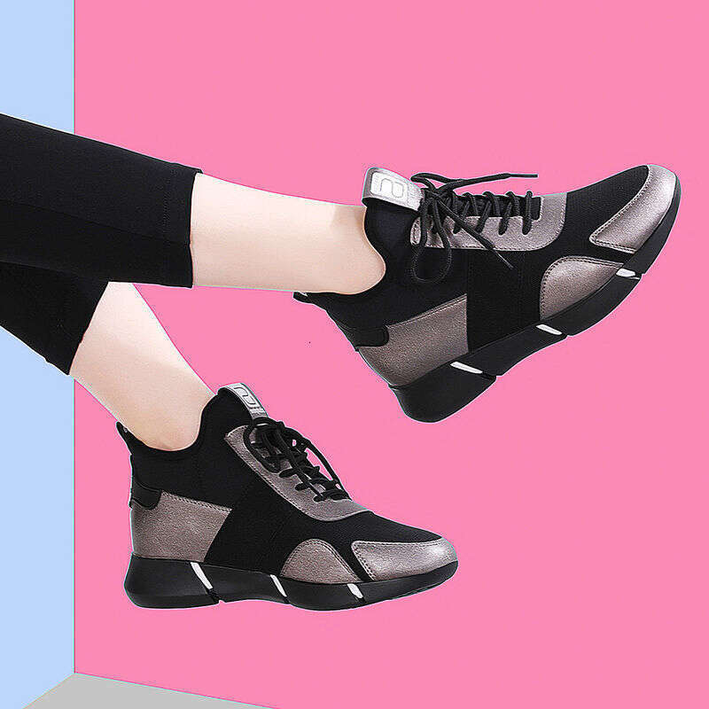 2024 New Women's Old Beijing Cloth Sports and Leisure Running Soft soled Loose Comfortable Work Travel Shoes for Women