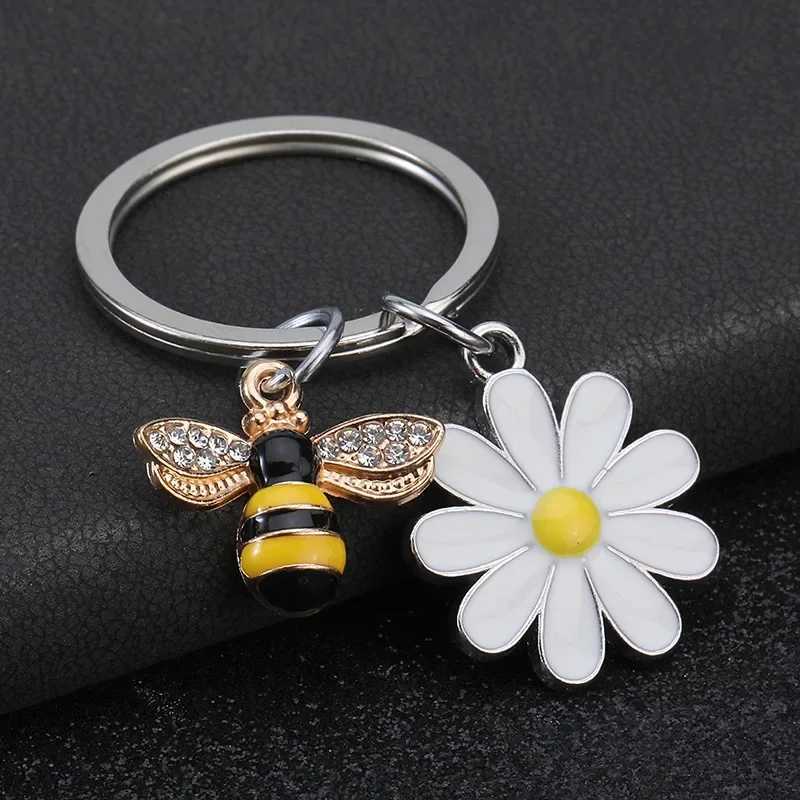 Vintage 3D HighRelief Bee Flower Metal Laser Personalization Keychain Chain Badge Alloy Keyring Ring Backpack CarW251103