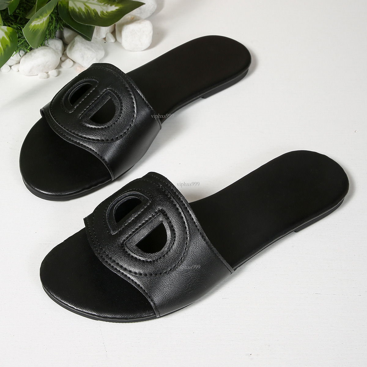 New Designer Sandals With Free Shipping Pig Nosed Flat One Line Women In Summer Hollow Out Versatile Sandals For Outdoor Wear, Beach Half Slippers Tre