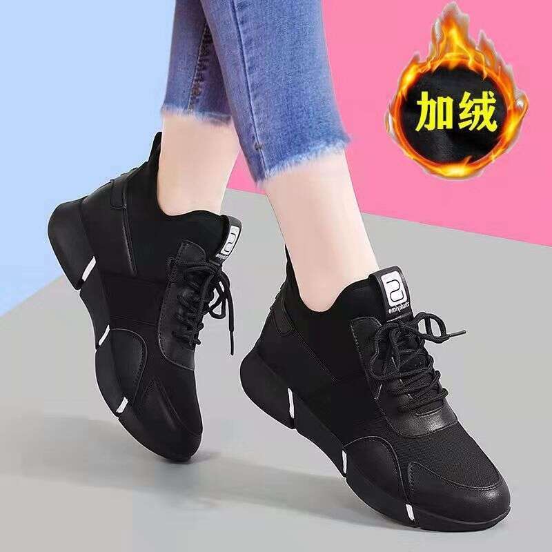 2024 New Women's Old Beijing Cloth Sports and Leisure Running Soft soled Loose Comfortable Work Travel Shoes for Women