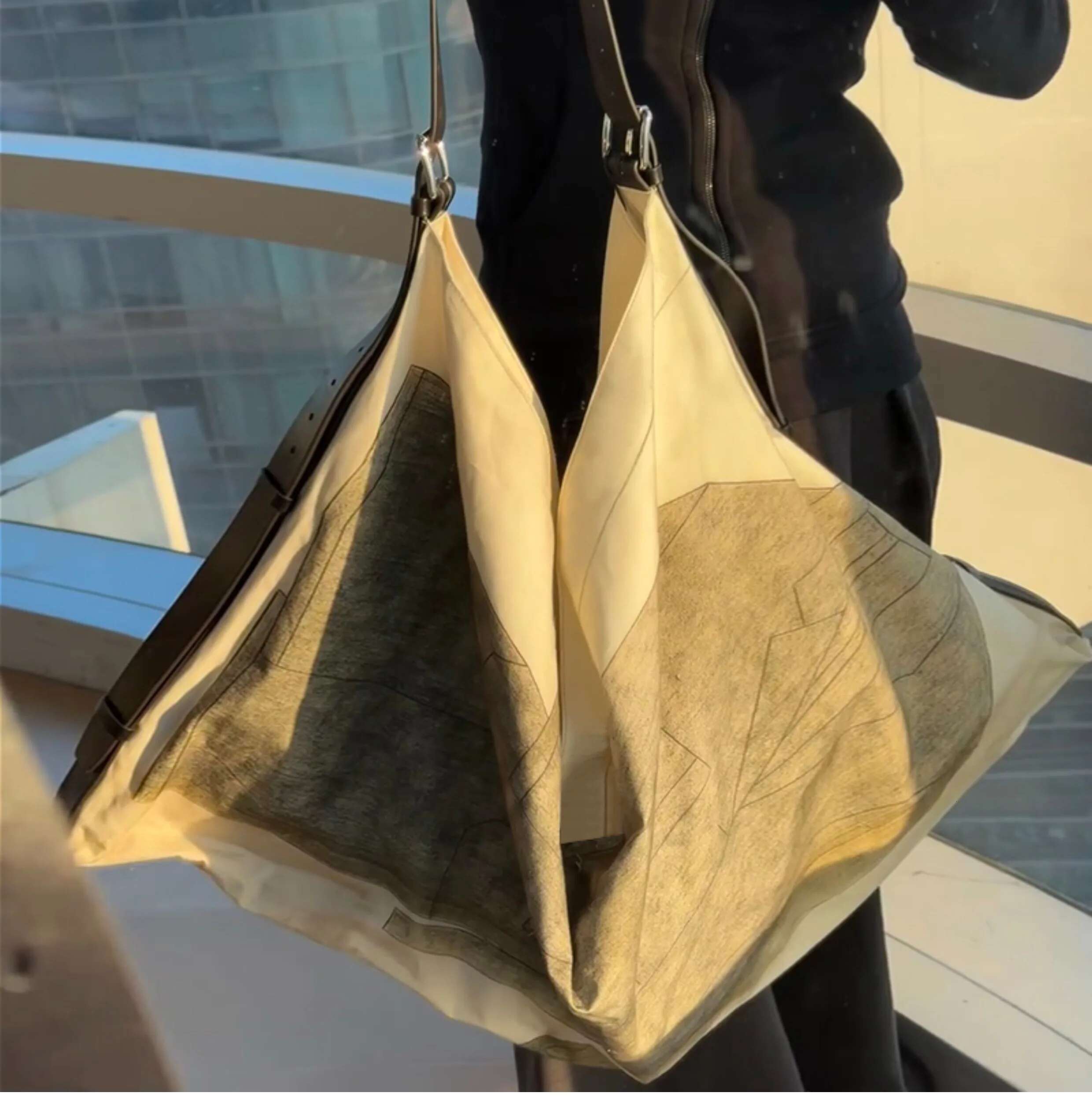 Oversize Printed Canvas 2025 New Niche Design Ins Large Capacity Casual Lazy Style Fashion Ladies Handbag Tote Bag