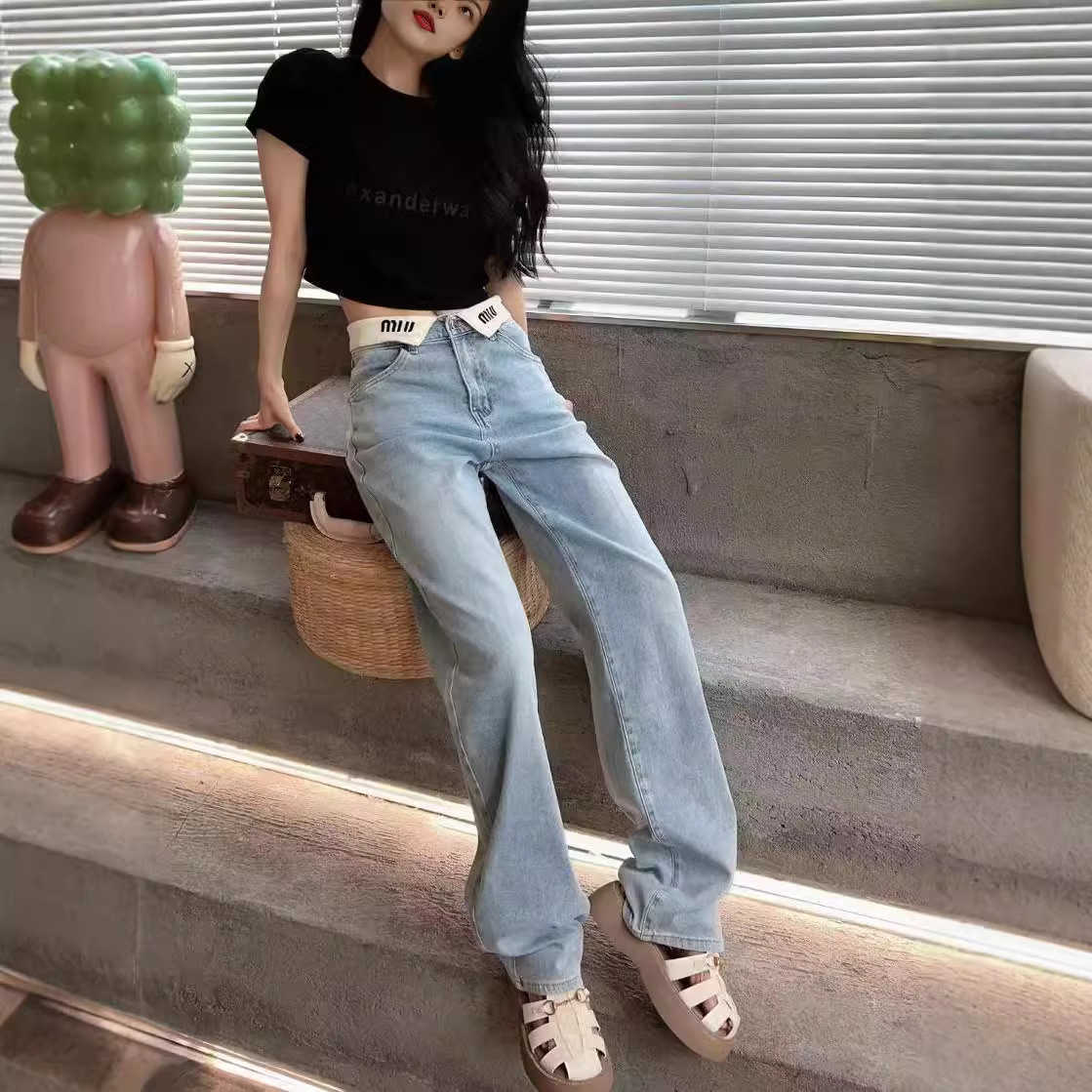 MIU24 early autumn new letter embroidery decoration lapel high waist slimming jeans casual fashion versatile Y2504034E4G