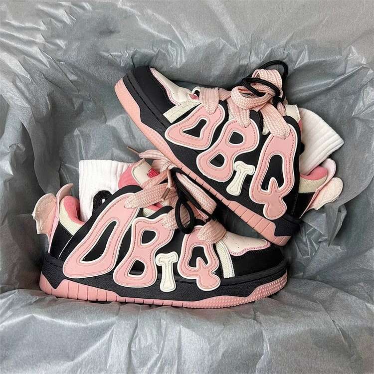 Women's board women's autumn 2023 new sports leisure letter shoes, versatile and niche design, white shoes