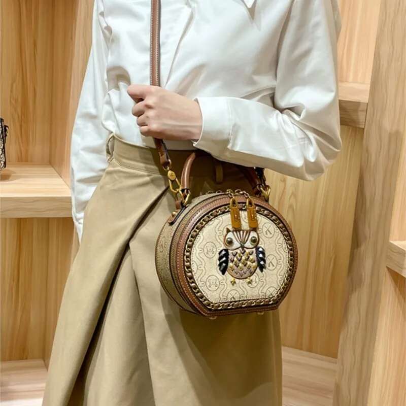 Women's Handbag Light Brand Handheld Round New 2024 Premium Genuine Leather Shoulder Designer Retro Crossbody Bag