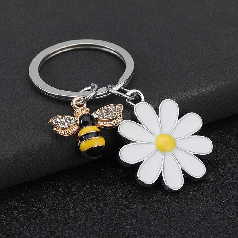 Vintage 3D HighRelief Bee Flower Metal Laser Personalization Keychain Chain Badge Alloy Keyring Ring Backpack CarW251103