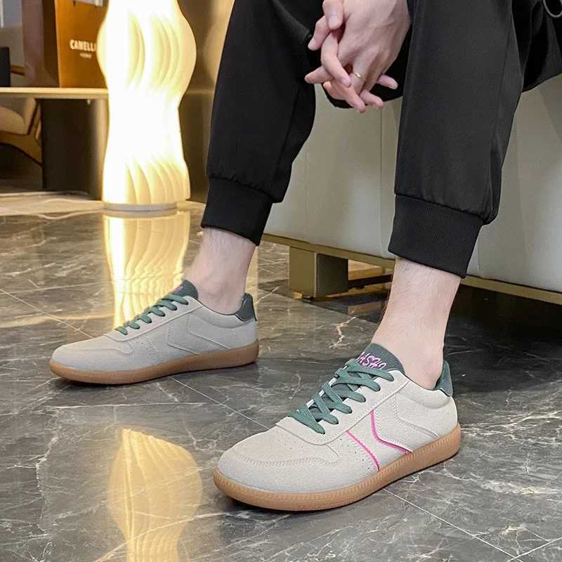 designer artificial suede womens sports shoes flat casual running shoes classic and fashionable womens shoes spring/summer 2025 Z250403