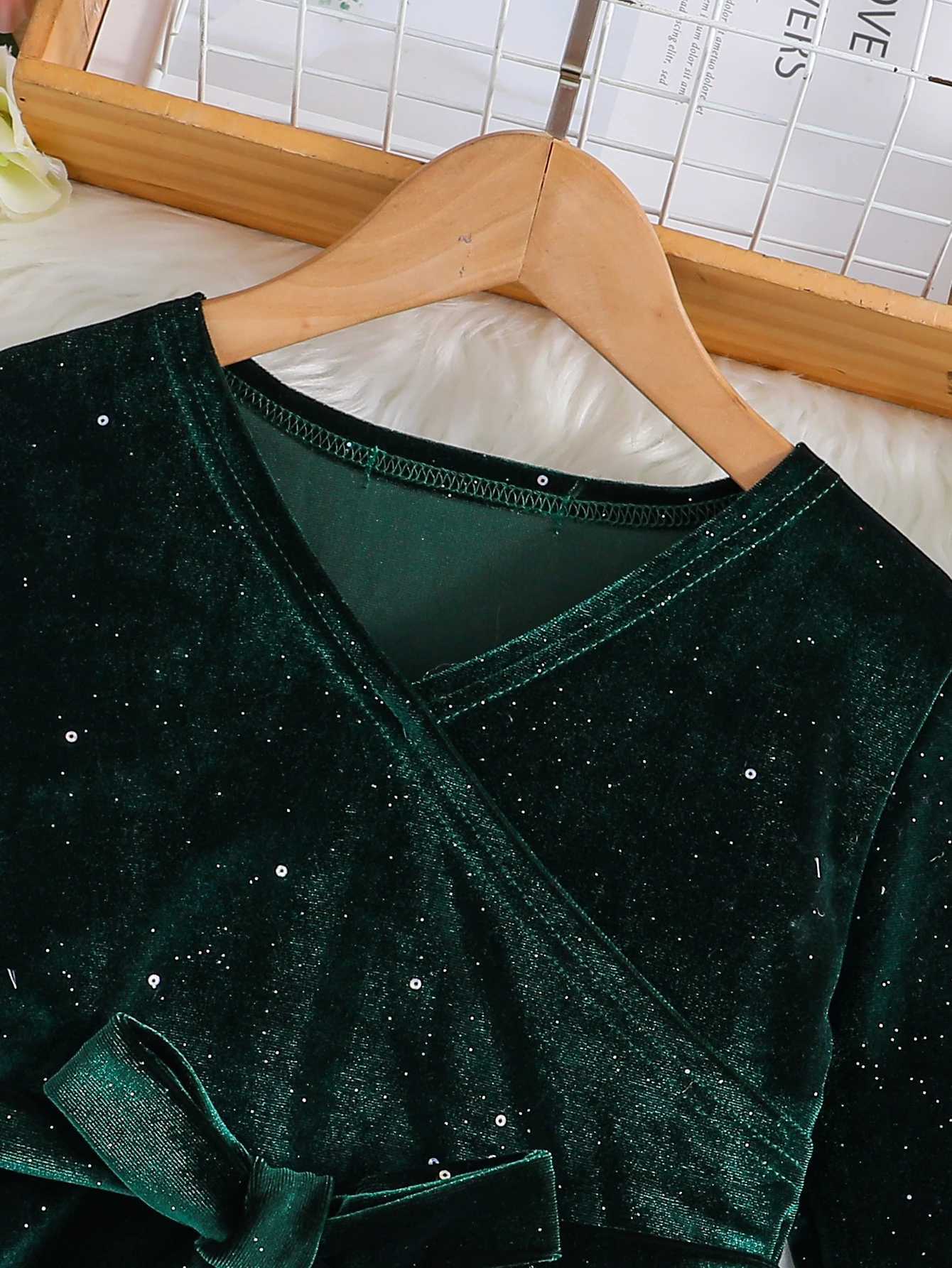 Autumn And Winter Girls Retro V-Neck Long-Sleeved Solid Color Sequined Birthday Party Dress With Belt C251104