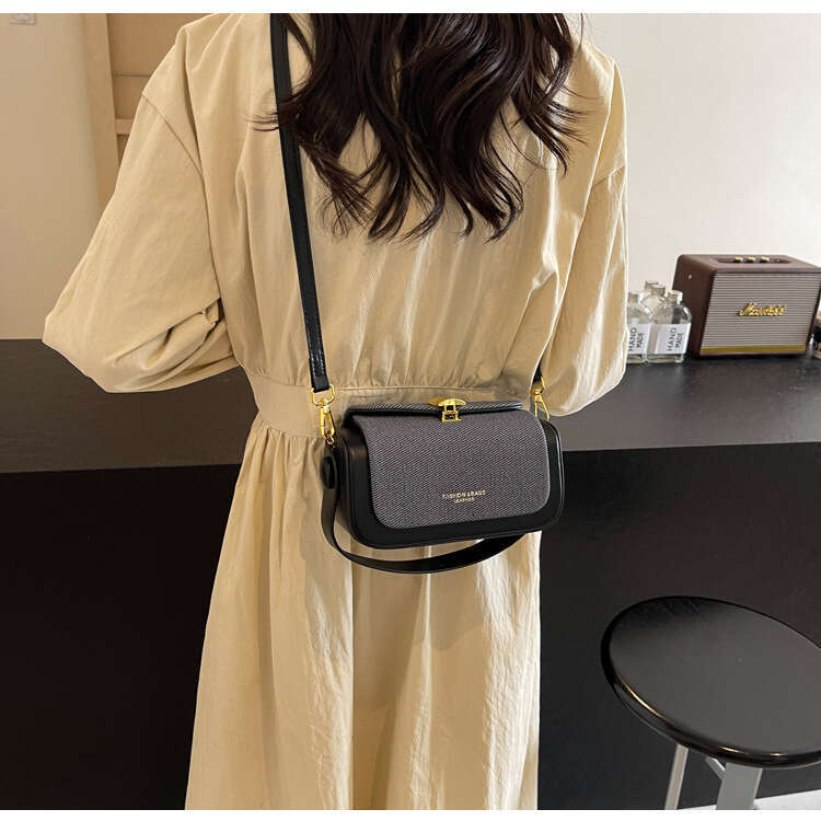 Minimally contrasting small square bag, women's new fashionable handbag, versatile single shoulder crossbody bag