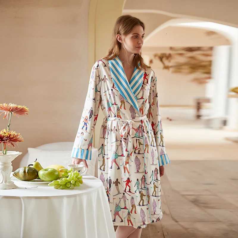 Ski PrintLoose Lapel Contrasting Color Long Sleeve Womens Pajamas Autumn And Winter Velvet And Thickening Robe Home Clothes C251104